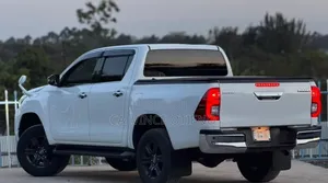 Toyota Hilux 2021 White