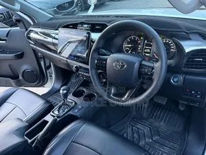 Toyota Hilux 2021 White