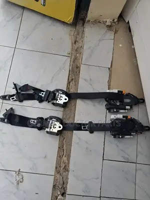 W213 Seat Belts