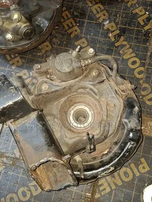 Toyota Voxy 4WD Front Wheel Hub