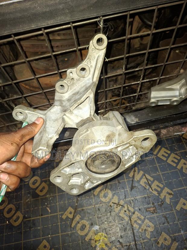 Nissan Xtrail T32 Engine Mount - main view