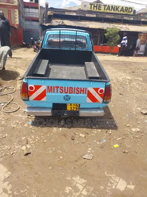 Mitsubishi L200 1981 Blue