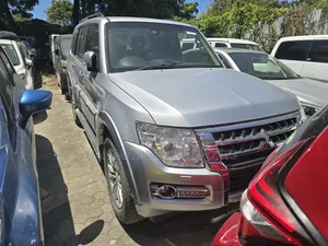 Mitsubishi Pajero Exceed 2019 Silver