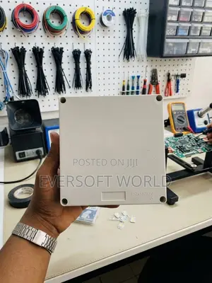 • Heavy Duty Weatherproof Electrical Adaptor Box (150x150x70mm)