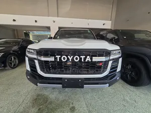 Toyota Land Cruiser LC300 2023 White