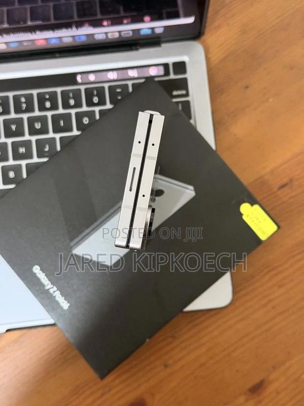 Samsung Galaxy Z Fold6 256 GB Silver - main view