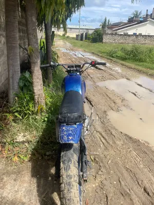 Honda CB 2023 Blue