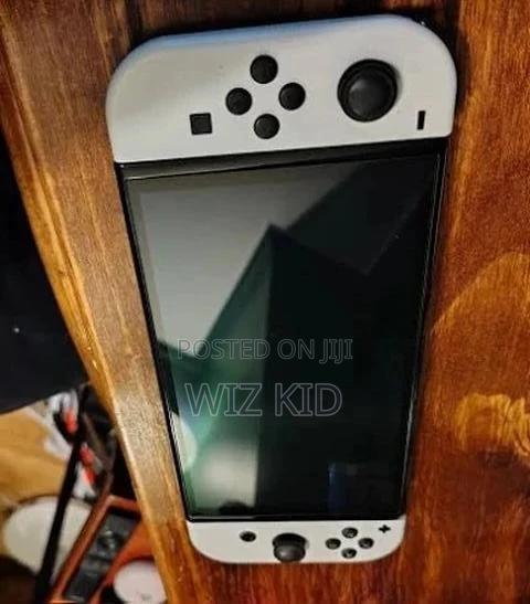 Nintendo Switch 1 OLED - main view