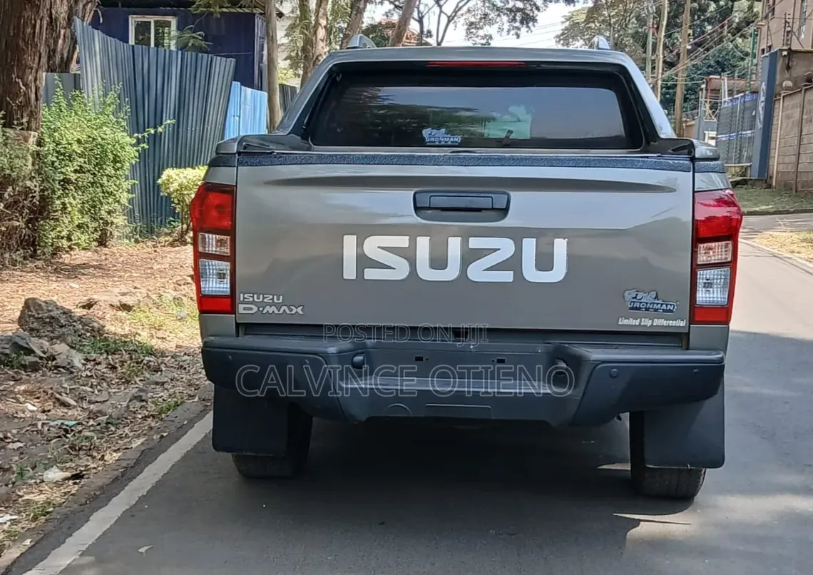 Isuzu D-MAX 2023 Gray