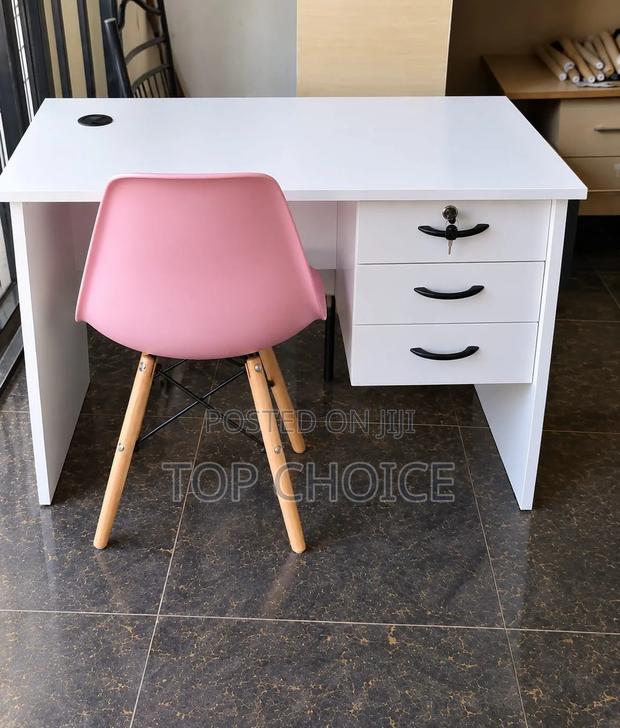 Salon / Study Desk With Chair - main view
