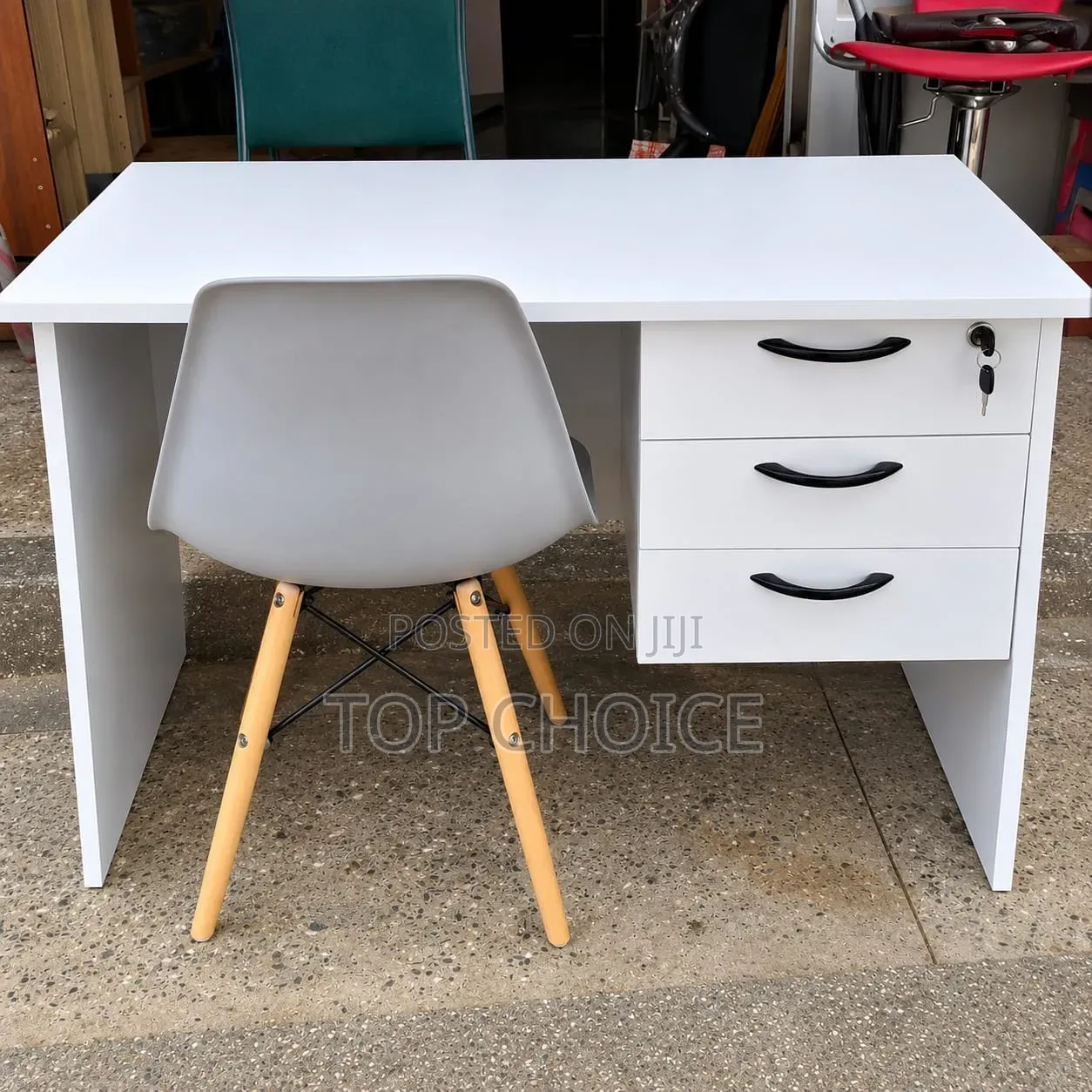 Salon / Study Desk With Chair