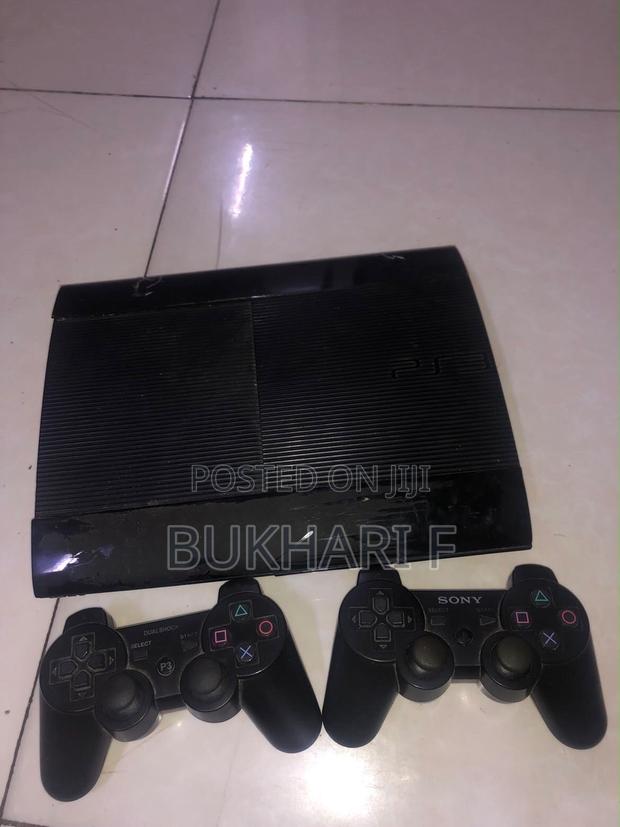 : Sony PlayStation 3 Super Slim With 2 Controllers