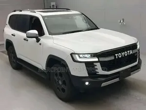 Toyota Land Cruiser Prado 2023 White