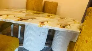 Selling This 6 Seater Dining Set at 22000