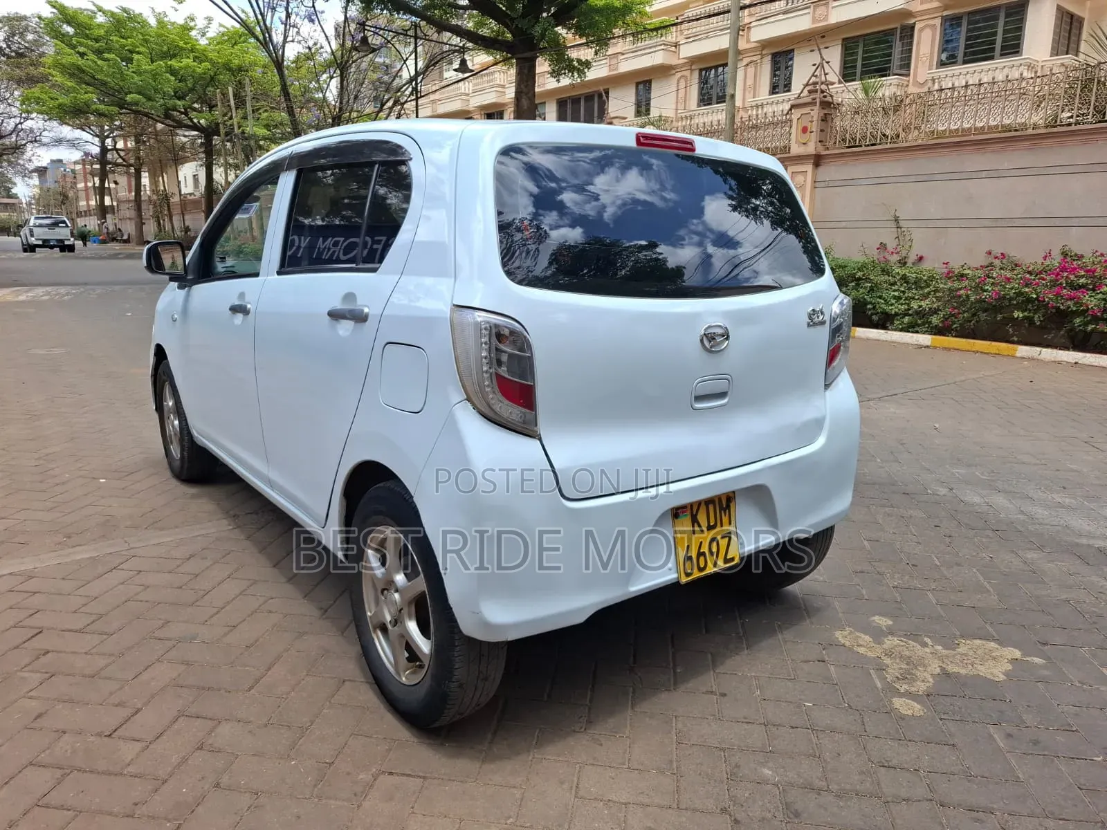 Daihatsu Mira 2016 White
