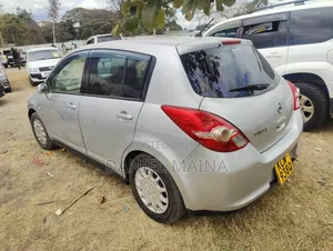 Nissan Tiida 2012 Silver