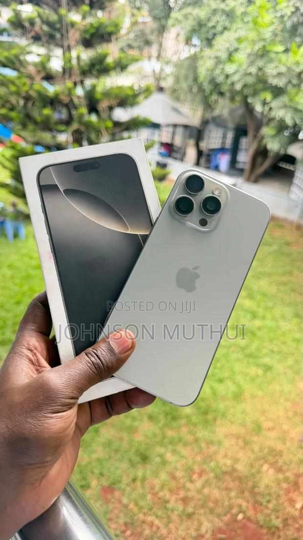 Apple iPhone 16 Pro Max 256 GB Gray - thumbnail 2