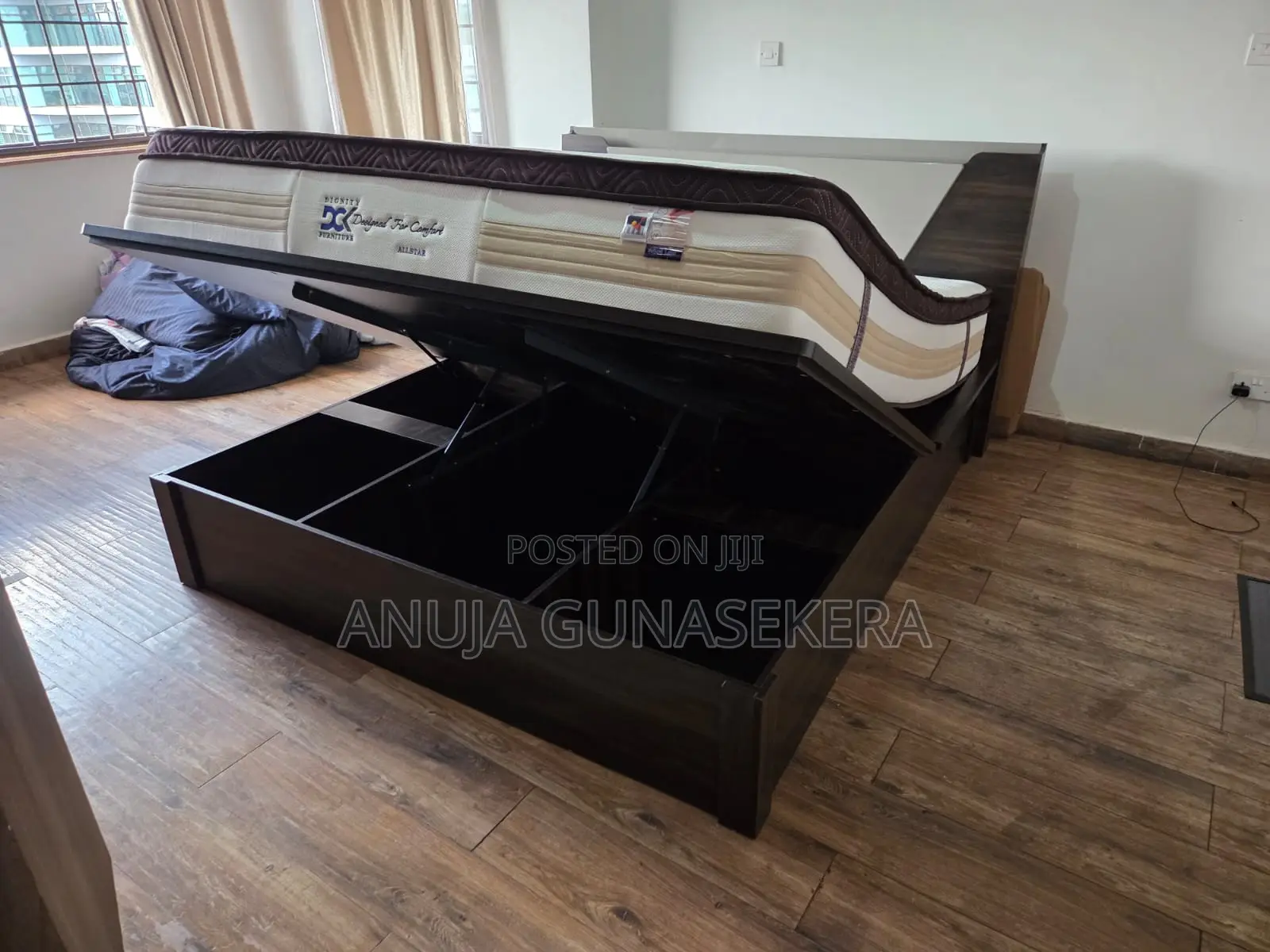 King Sized Bed With Mattress