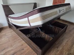 King Sized Bed With Mattress