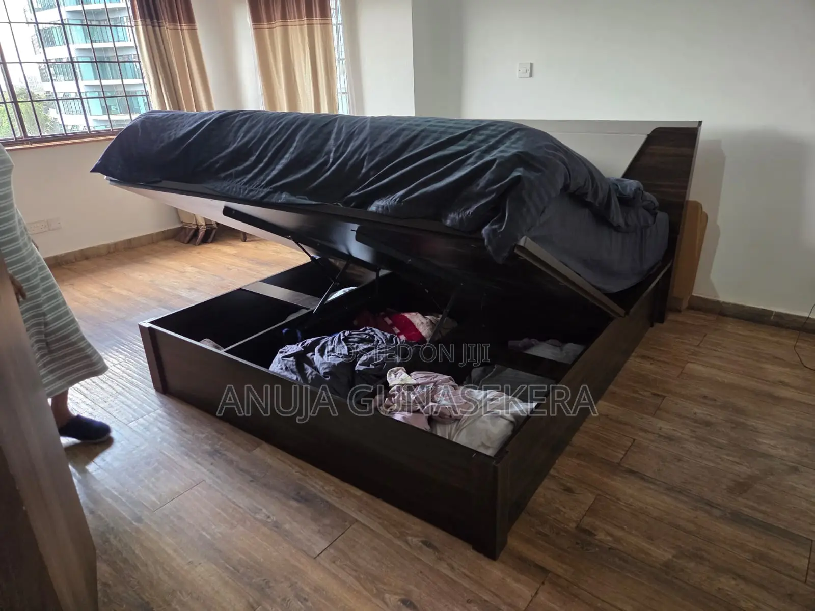 King Sized Bed With Mattress