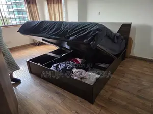 King Sized Bed With Mattress
