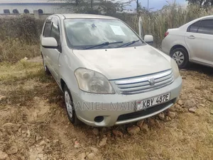 Toyota Raum 2008 Blue