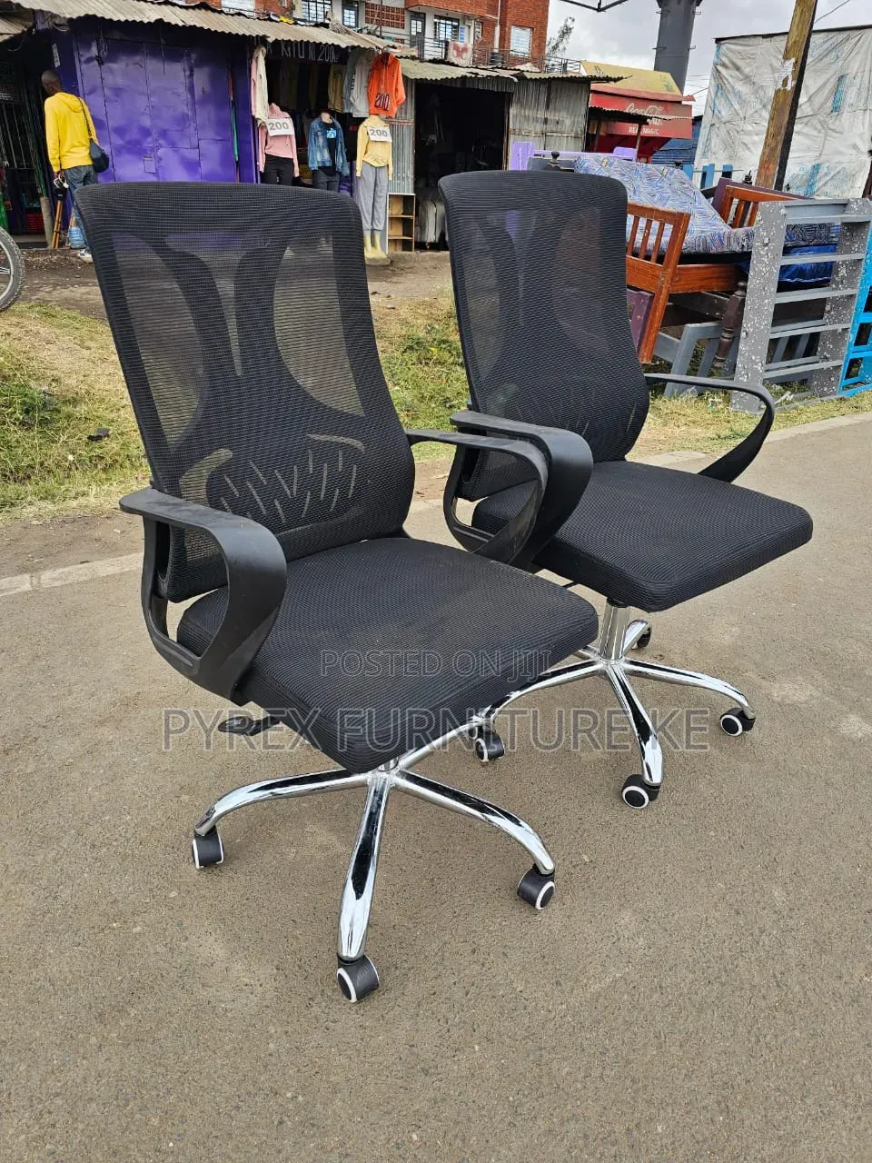 Black Mesh Office Chair With Chrome Base and Castors