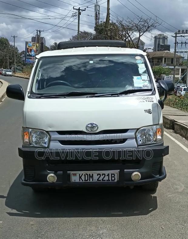 Toyota HiAce 2016 White