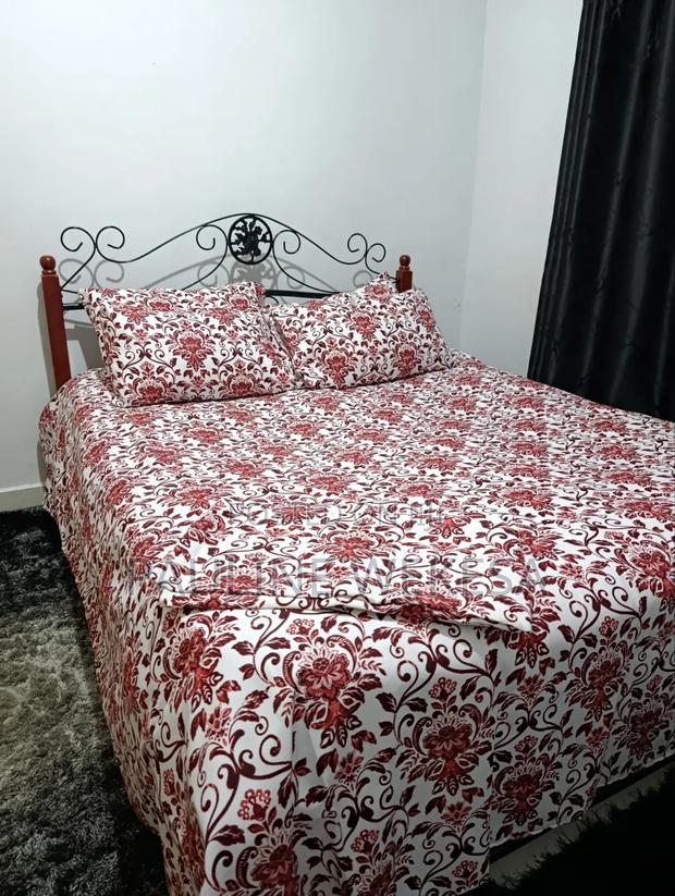 2 Red-Flowered King Size Bedsheets With 4pillow - main view