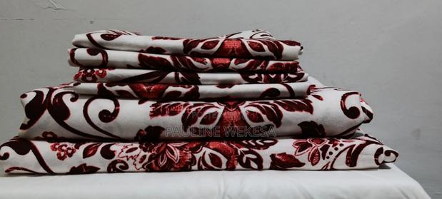 2 Red-Flowered King Size Bedsheets With 4pillow - thumbnail 2