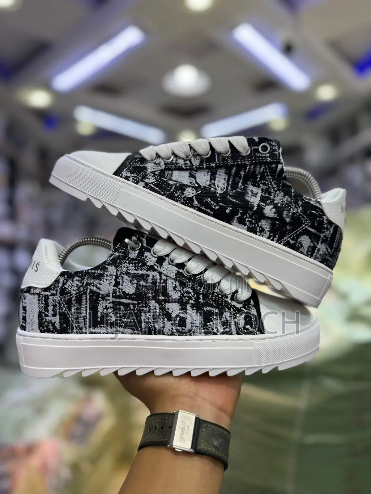 Numeris. Atelier Low “Chalk Black