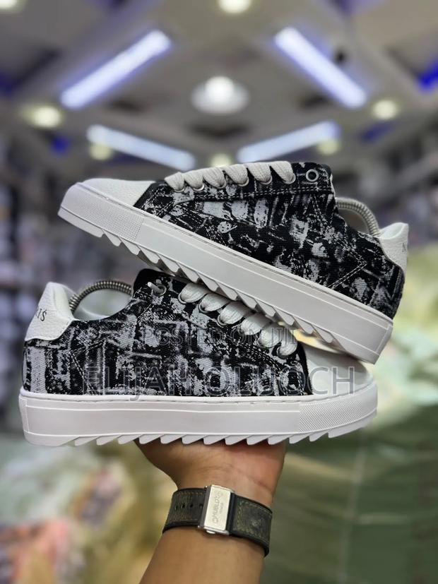 Numeris. Atelier Low “Chalk Black