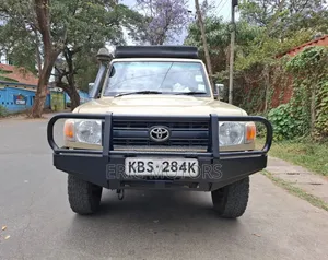 Toyota Land Cruiser 2013 Yellow