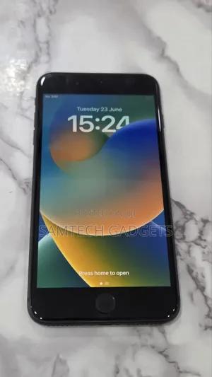 Apple iPhone 8 Plus 64 GB Black