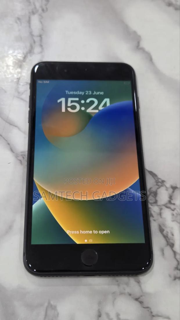 Apple iPhone 8 Plus 64 GB Black
