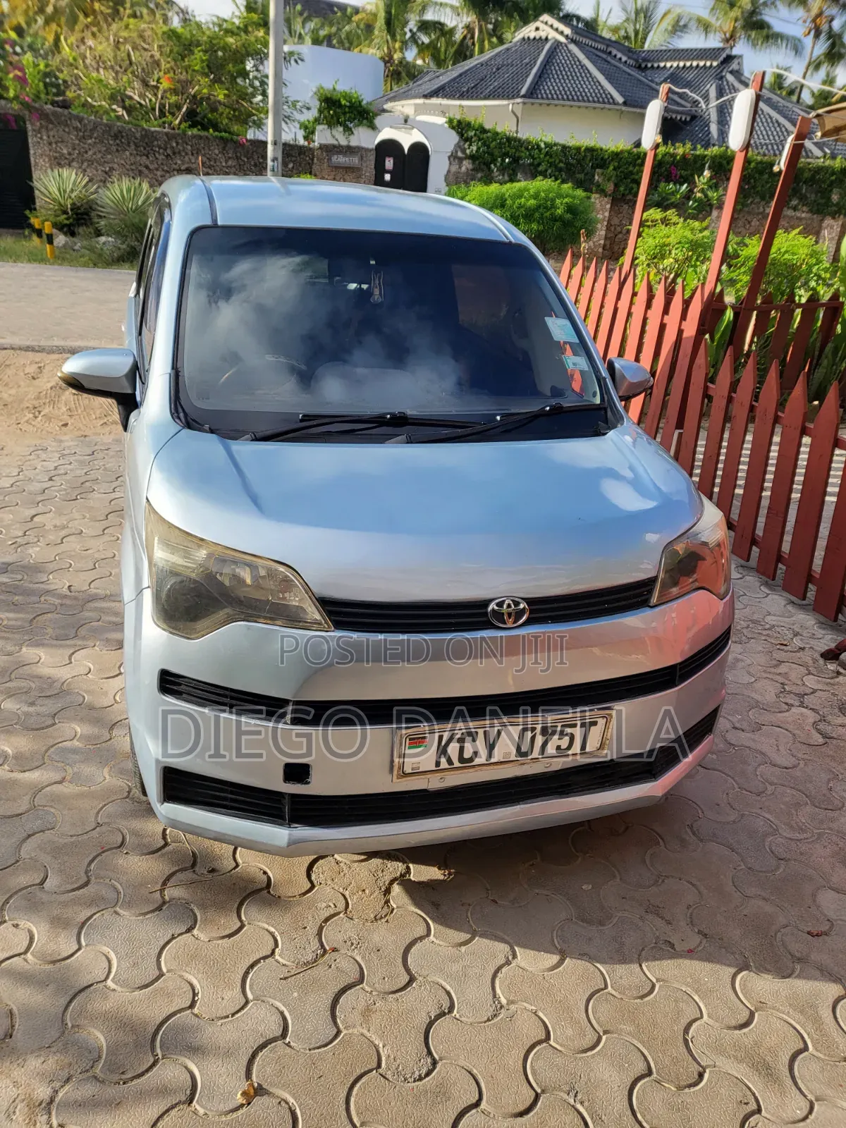 Toyota Spade 2012 Blue