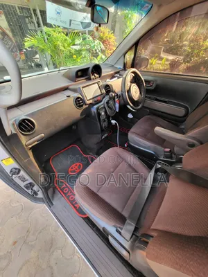 Toyota Spade 2012 Blue