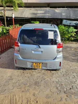 Toyota Spade 2012 Blue