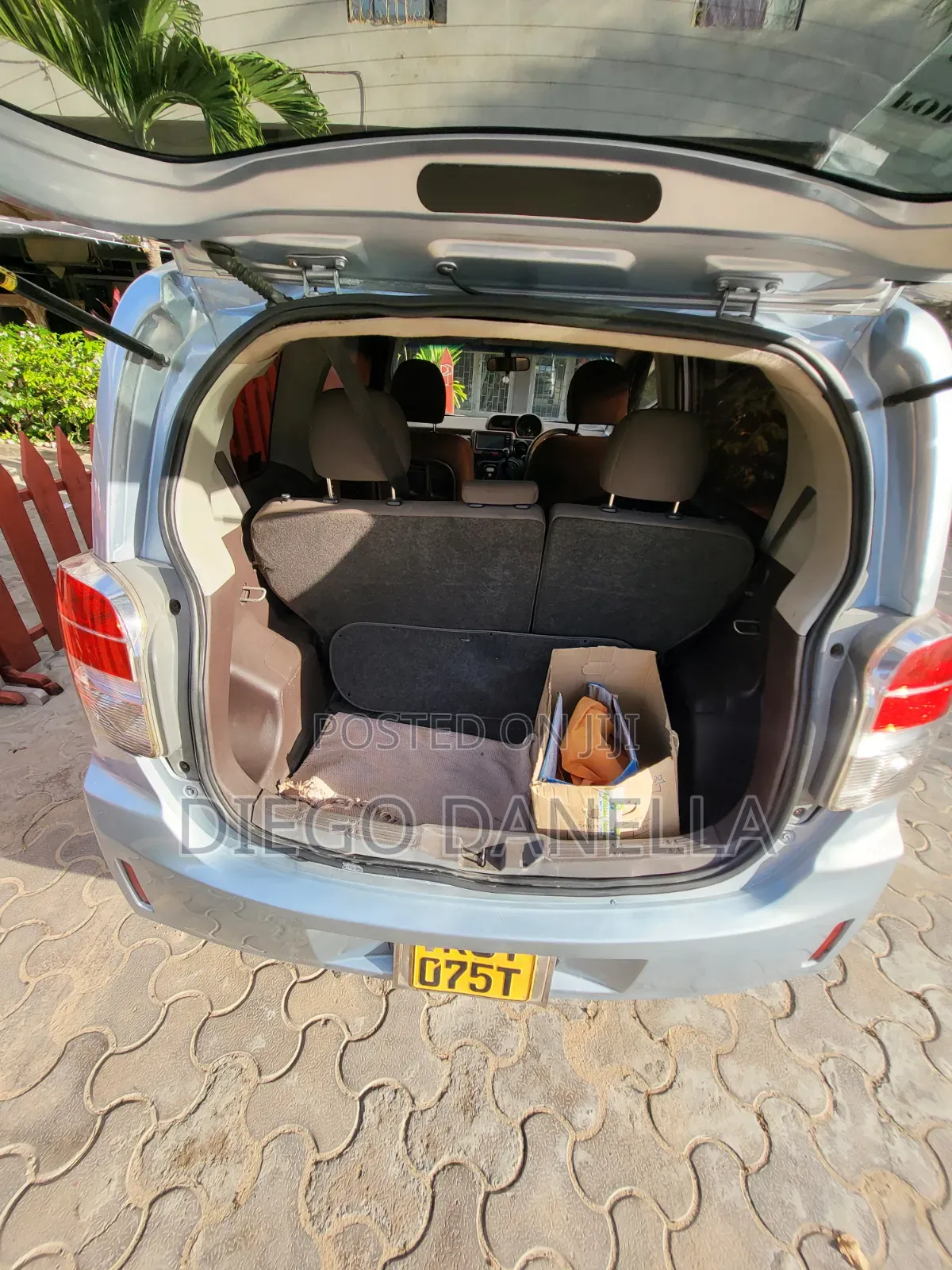 Toyota Spade 2012 Blue