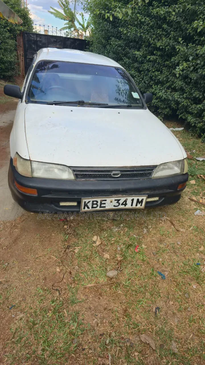 Toyota Corolla 2002 White