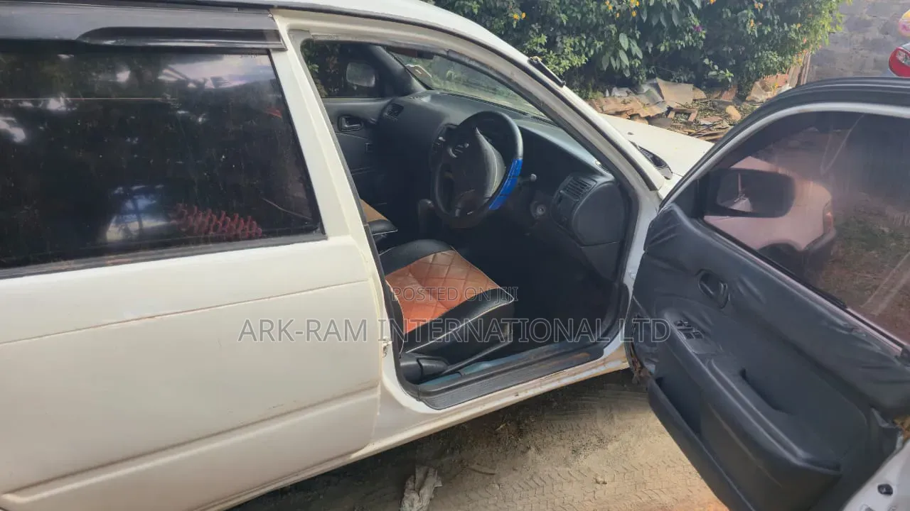 Toyota Corolla 2002 White
