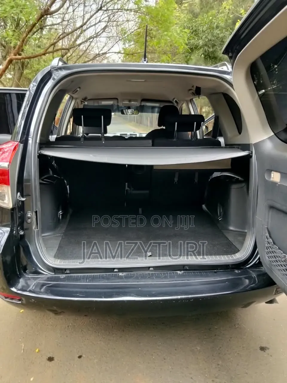 Toyota Vanguard 2012 Silver