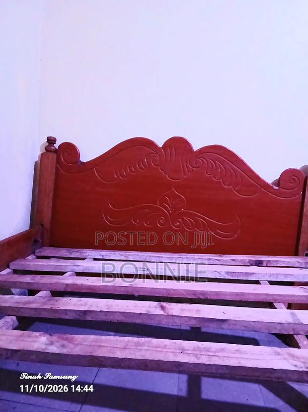 Mahogany Bed - thumbnail 2