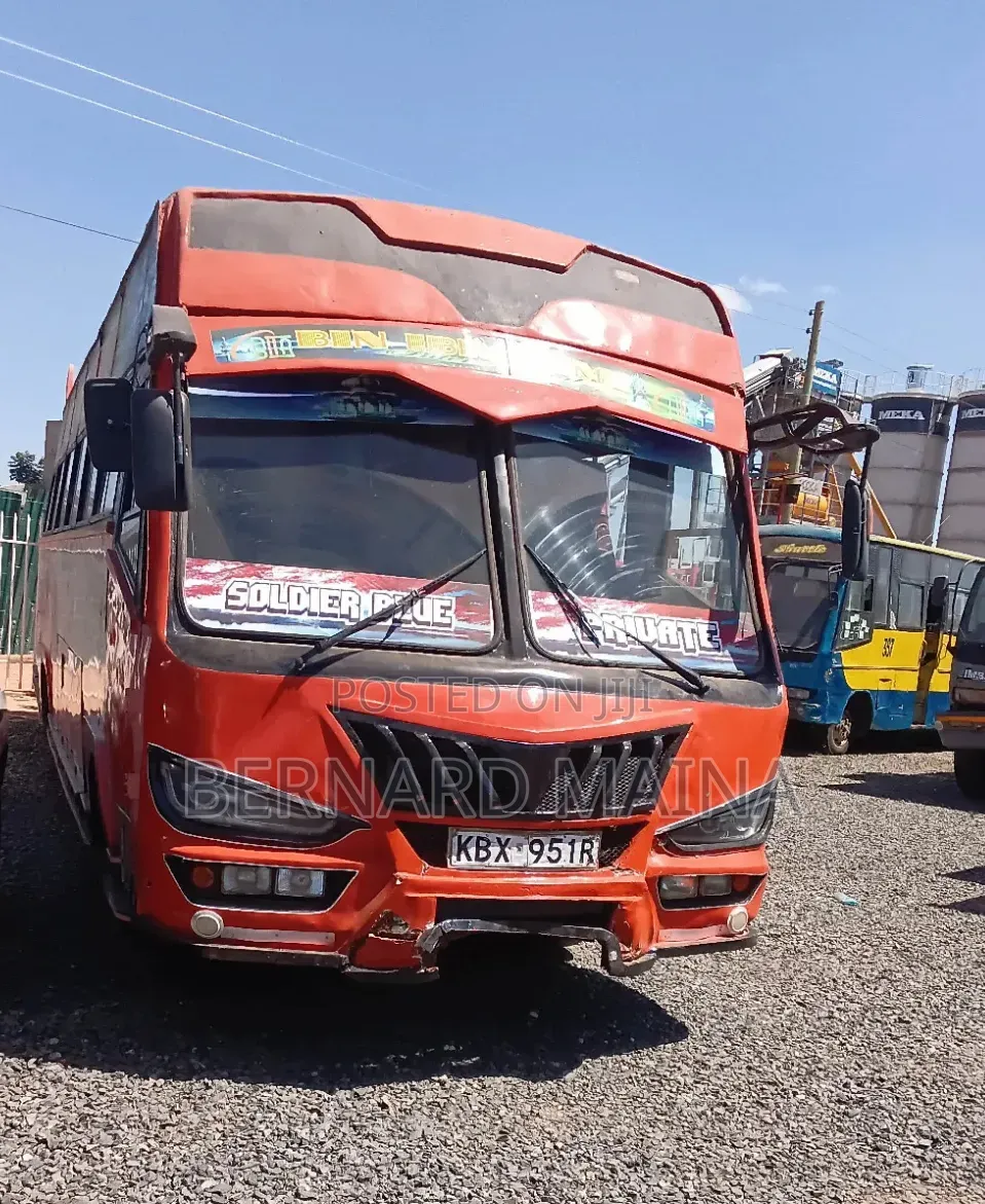 Hino Dutro 2014 Orange