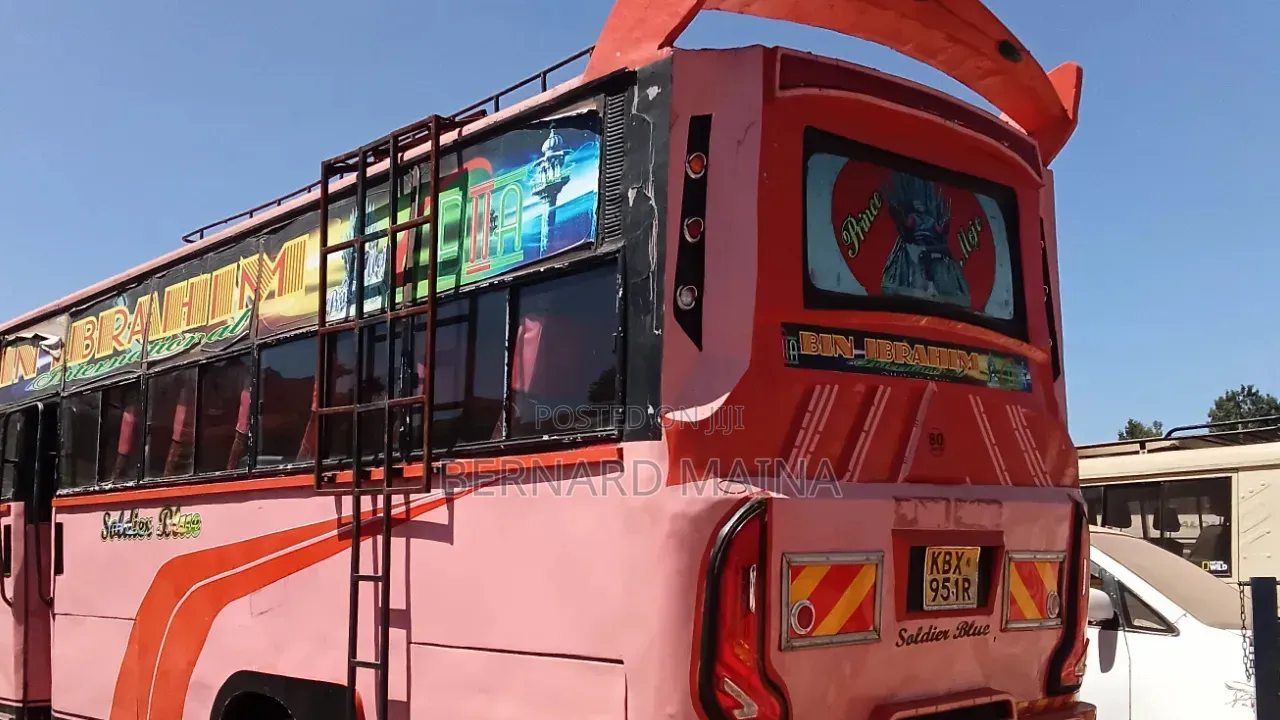 Hino Dutro 2014 Orange