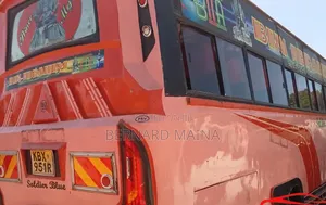 Hino Dutro 2014 Orange