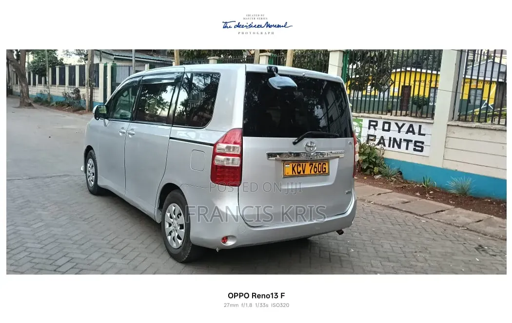 Toyota Noah 2012 Silver
