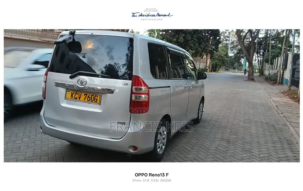 Toyota Noah 2012 Silver