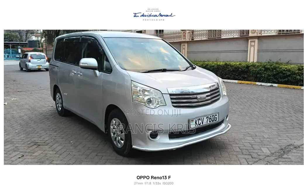 Toyota Noah 2012 Silver