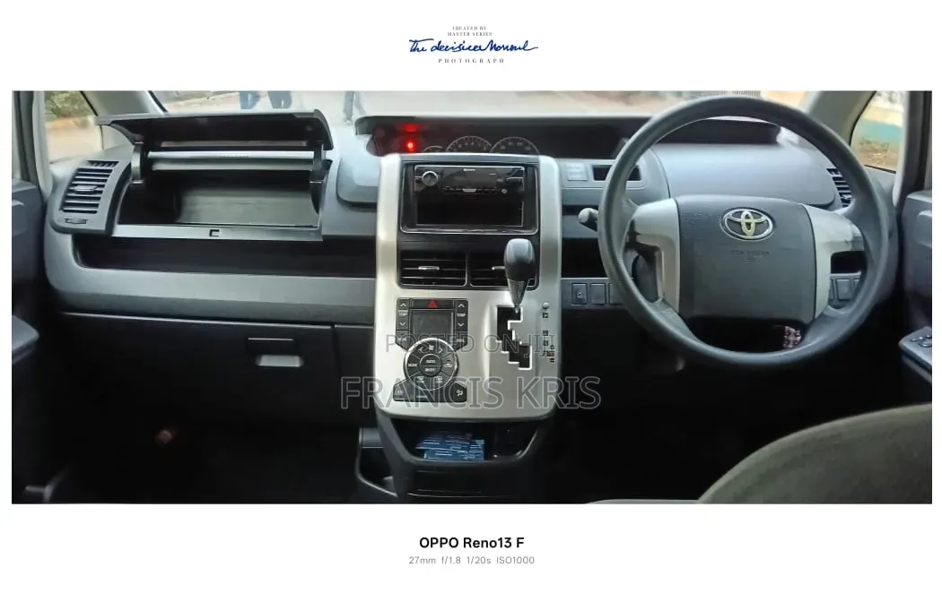 Toyota Noah 2012 Silver